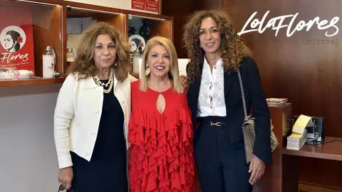Lolita, Mamen S&aacute;nchez y Rosario en el interior del Museo de Lola Flores