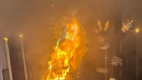 En llamas la Virgen de los Desconsuelos en Chiclana. Estos son los da&ntilde;os en la imagen