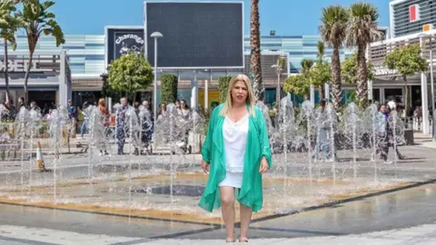 Tir&oacute;n de orejas de la Junta de Andaluc&iacute;a a Mamen S&aacute;nchez