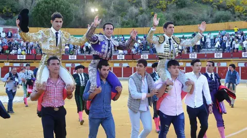 En Ubrique, los novilleros Melli, S&aacute;nchez y Peregrino a hombros