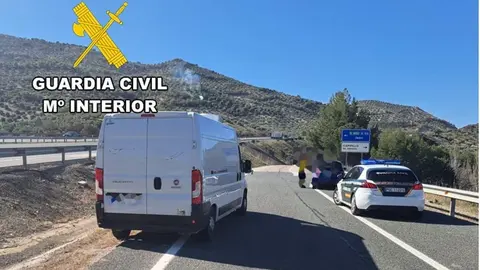 Roba una furgoneta llena de medicamentos en Ja&eacute;n y acaba poniendo en peligro a los conductores