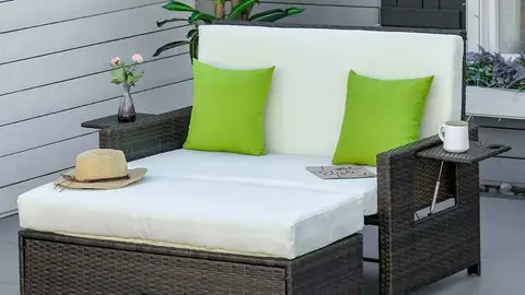 Sof&aacute; de 2 plazas de rat&aacute;n Outsunny en Amazon