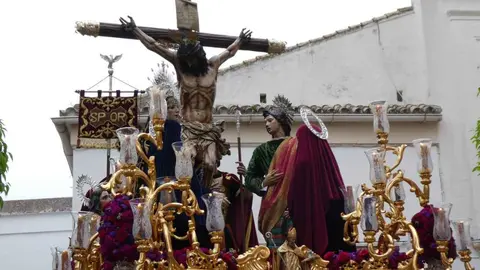 Un v&iacute;deo muestra el percance registrado por la Hermandad del Amor de Jerez en calle Cruces