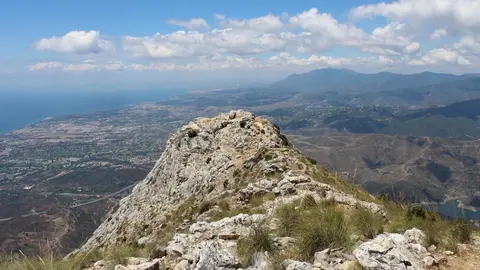 Este es el incre&iacute;ble rescate de un senderista perdido en Marbella. Se qued&oacute; con un 1 de bater&iacute;a