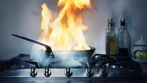 Incendio en una vivienda de Arcos. Varios desalojados tras quedar atrapados por las llamas