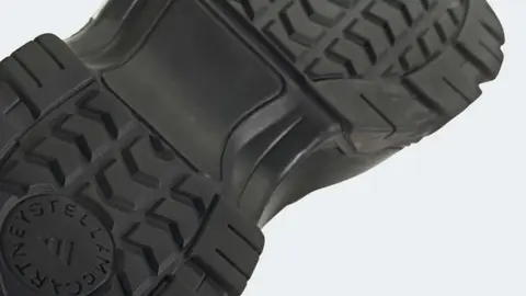 La sandalia que ha sacado Adidas este 2023 a m&aacute;s de 200 Euros hasta en 4 colores a elegir