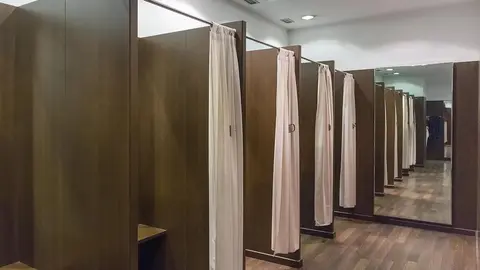 Graba a una menor mientras se desviste en un probador de un establecimiento comercial en M&aacute;laga