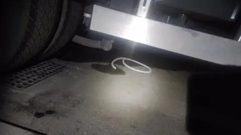 As&iacute; los pillan robando gasoil de un cami&oacute;n estacionado en Ja&eacute;n