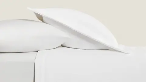 Colcha de algod&oacute;n lisa de Zara Home