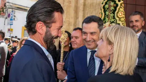 &Aacute;lvaro Gonz&aacute;lez, de Juntos por Nueva Jarilla junto a Juanma Moreno y Mar&iacute;a Jos&eacute; Garc&iacute;a-Pelayo