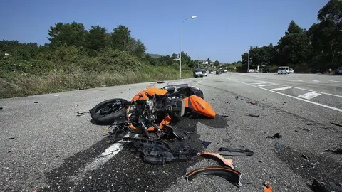 Conmoci&oacute;n en Sevilla. Muere un motorista tras chocar contra un veh&iacute;culo en plena carretera