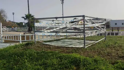 Atracci&oacute;n clausurada en la Ciudad de la Infancia de Jerez