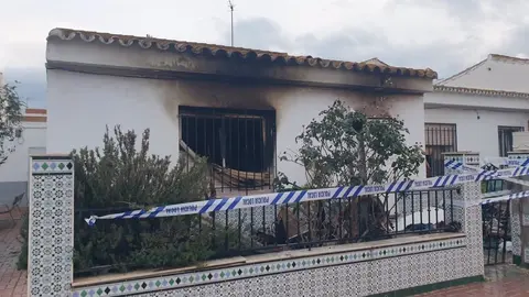 Abandonadas 3 ni&ntilde;as en M&aacute;laga rodeadas de basura. La vivienda acaba sufriendo un incendio