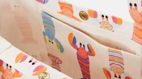 Bolso de playa con estampado multicolor de Jo & Mr. Joe en El Corte Ingl&eacute;s