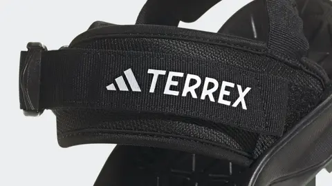 Decathlon tienen las sandalias Adidas perfectas con las que quiere merendarse a Skechers