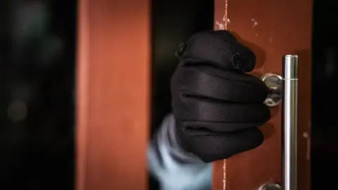 Nueva oleada de robos con violencia en viviendas de M&aacute;laga empleando la t&eacute;cnica del resbal&oacute;n