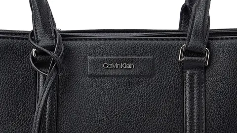 El bolso de moda rebajado de Calvin Klein m&aacute;s buscado en Amazon de esta primavera