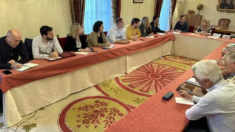 Frente com&uacute;n para pedir la paralizaci&oacute;n del ZAGT en Jerez