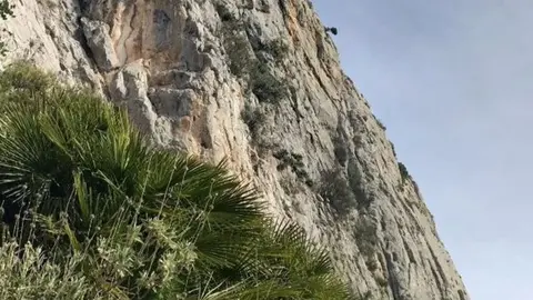 Conmoci&oacute;n en M&aacute;laga. Muere una joven de 22 a&ntilde;os tras caer desde 30 metros de altura