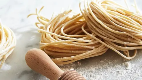 Rodillo de madera para pasta fettuccine de Zara Home