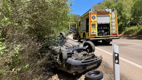 Mueren 2 personas al salirse de la v&iacute;a y volcar con su veh&iacute;culo en una carretera de Almer&iacute;a