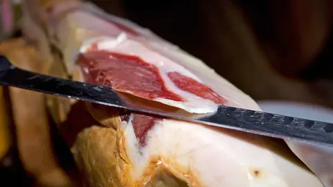Jam&oacute;n ib&eacute;rico cortado a cuchillo
