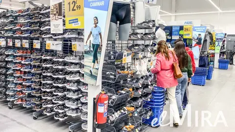 Comprando en Decathlon