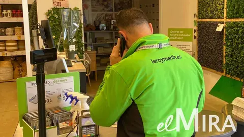 Trabajador de Leroy Merlin