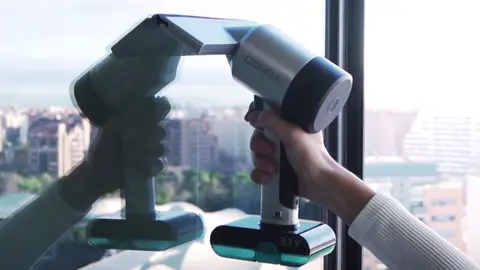 Alcampo se vuelve loco: el aspirador limpiacristales Cecotec m&aacute;s viral que tiene en venta