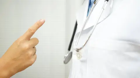 Esta es la condena a una mujer por agredir a 2 m&eacute;dicas en un centro de salud en Linares