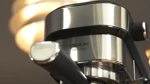 Enamorarse es ver la nueva cafetera de Cecotec en Alcampo y no poder dejar de mirarla