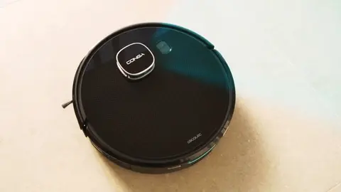 Limpia el sal&oacute;n con el m&oacute;vil con el robot aspirador Cecotec m&aacute;s innovador de Amazon