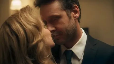 'Lloro' de Pimpinela pone el punto y final a la historia de amor de 'Cuando lo Veo'