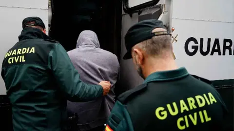 Un detenido por la Guardia Civil en una foto de archivo