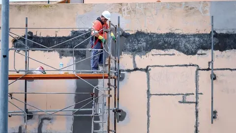 Caen de un andamio mientras trabajaban en una obra en Alcal&aacute; la Real (Ja&eacute;n)