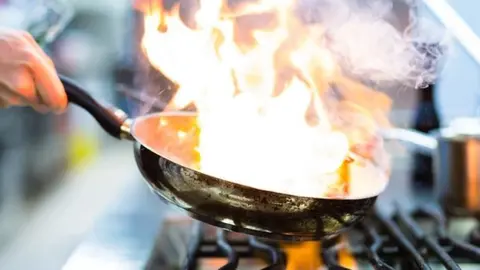 P&aacute;nico en Granada tras el incendio en una vivienda con personas en su interior