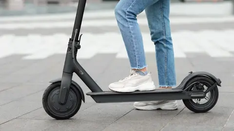 As&iacute; arremete contra un polic&iacute;a tras circular en patinete el&eacute;ctrico por la acera en Ja&eacute;n