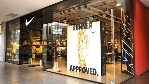 Nike se pasa a los colores pastel con su zapatilla rebajada que parece de revista