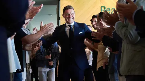 Joaqu&iacute;n recibe un pasillo por parte de sus compa&ntilde;eros | Salvador L&oacute;pez Medina para El MIRA