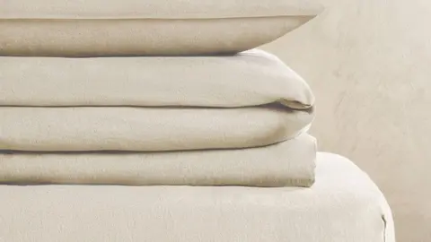 Set de s&aacute;banas de lino lavado de Zara Home