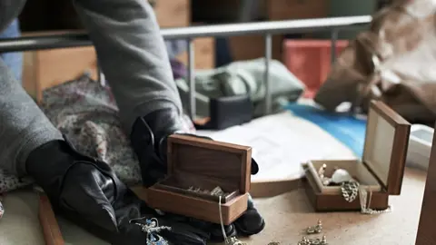 As&iacute; acuden a limpiar a una casa de C&oacute;rdoba y terminan vendiendo las joyas robadas