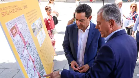 Jos&eacute; Luis Sanz presenta a Juanma Moreno el proyecto 'Sevilla Eje Central'