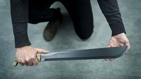 Irrumpen con machetes de grandes dimensiones en un pub de Ja&eacute;n. Estas son las consecuencias