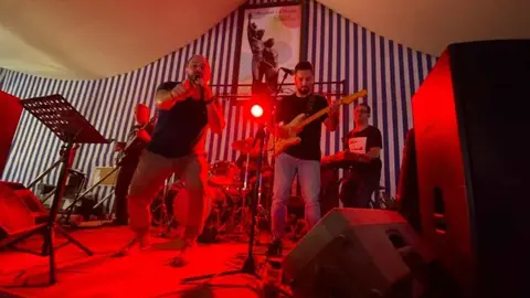 Actuaci&oacute;n en directo en la Feria del Caballo de Jerez