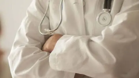 El drama de los sanitarios en M&aacute;laga. Intentan pegar a 3 m&eacute;dicos en el Hospital Cl&iacute;nico