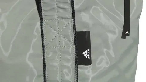 Los 2 bolsos de Adidas y Skechers en Amazon que m&aacute;s se venden por precio y funcionalidad