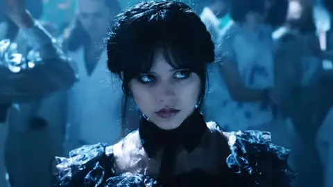 Nominado a corte de pelo del a&ntilde;o el nuevo recogido con maxi flequillo de Jenna Ortega