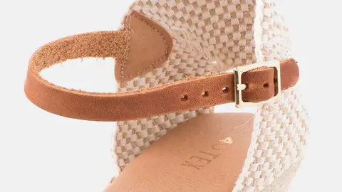 Sandalias de piel con cu&ntilde;a sostenibles de Mujer TEX de Carrefour