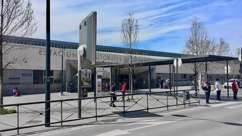 Deja ensangrentado a un hombre en la estaci&oacute;n de autobuses de Granada tras robarse el bolso