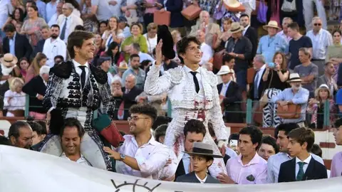 El Juli y Roca Rey a hombros | Foto: Cultoro